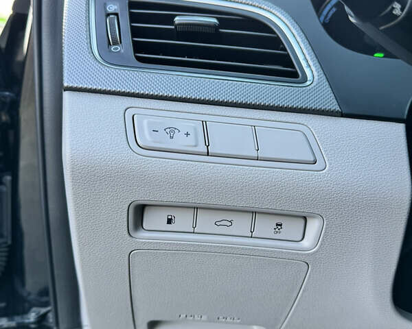 Чорний Хендай Соната, об'ємом двигуна 2 л та пробігом 74 тис. км за 12800 $, фото 18 на Automoto.ua