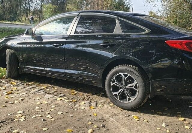 Черный Хендай Соната, объемом двигателя 2 л и пробегом 220 тыс. км за 12000 $, фото 22 на Automoto.ua