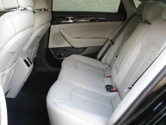 Черный Хендай Соната, объемом двигателя 2.4 л и пробегом 78 тыс. км за 2000 $, фото 10 на Automoto.ua