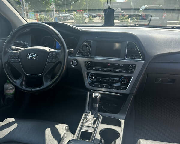 Черный Хендай Соната, объемом двигателя 2.36 л и пробегом 104 тыс. км за 12000 $, фото 16 на Automoto.ua