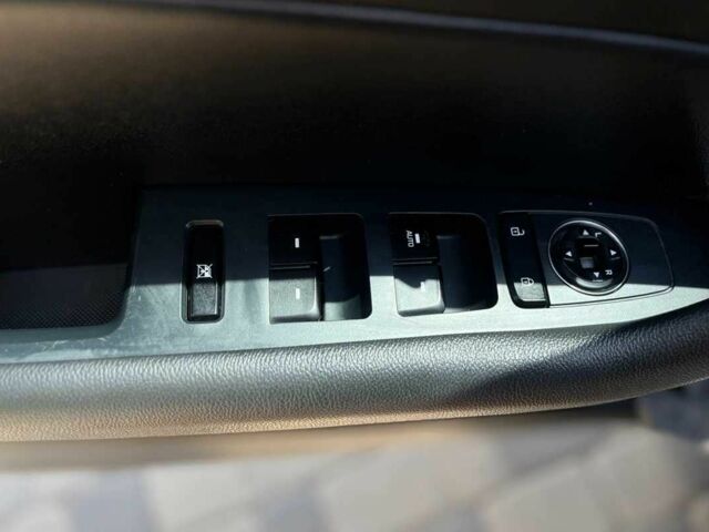 Чорний Хендай Соната, об'ємом двигуна 2.4 л та пробігом 151 тис. км за 10700 $, фото 14 на Automoto.ua