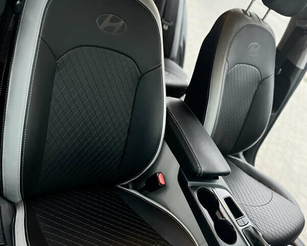 Черный Хендай Соната, объемом двигателя 2.36 л и пробегом 81 тыс. км за 12500 $, фото 16 на Automoto.ua