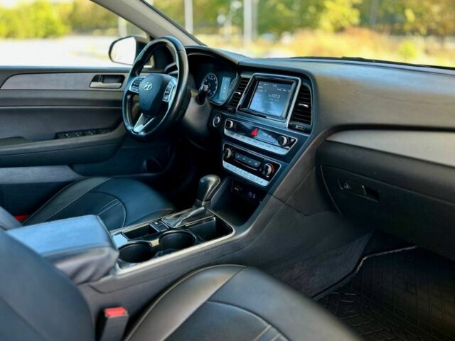 Черный Хендай Соната, объемом двигателя 2.4 л и пробегом 173 тыс. км за 11799 $, фото 17 на Automoto.ua