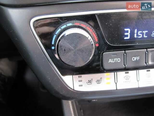 Чорний Хендай Соната, об'ємом двигуна 2 л та пробігом 370 тис. км за 13300 $, фото 68 на Automoto.ua