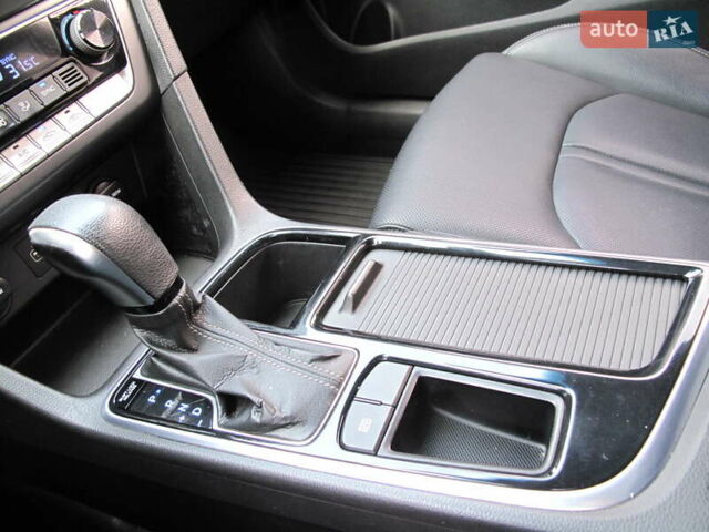 Чорний Хендай Соната, об'ємом двигуна 2 л та пробігом 370 тис. км за 13300 $, фото 79 на Automoto.ua