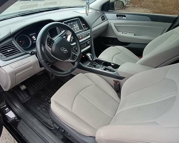 Черный Хендай Соната, объемом двигателя 2.36 л и пробегом 70 тыс. км за 11700 $, фото 9 на Automoto.ua