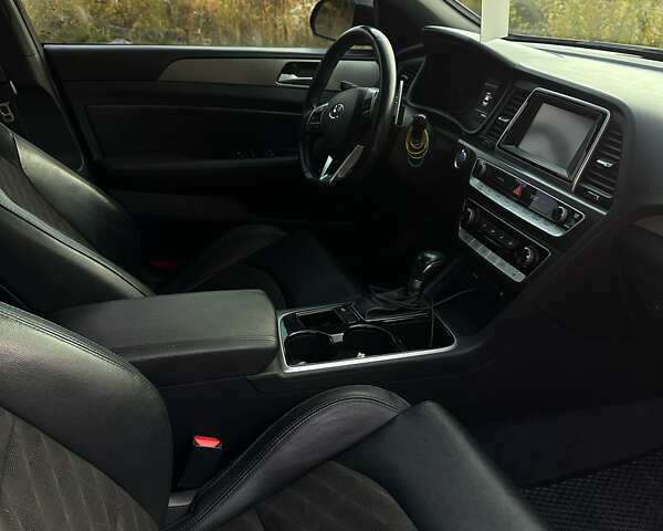 Чорний Хендай Соната, об'ємом двигуна 2.36 л та пробігом 153 тис. км за 14000 $, фото 13 на Automoto.ua