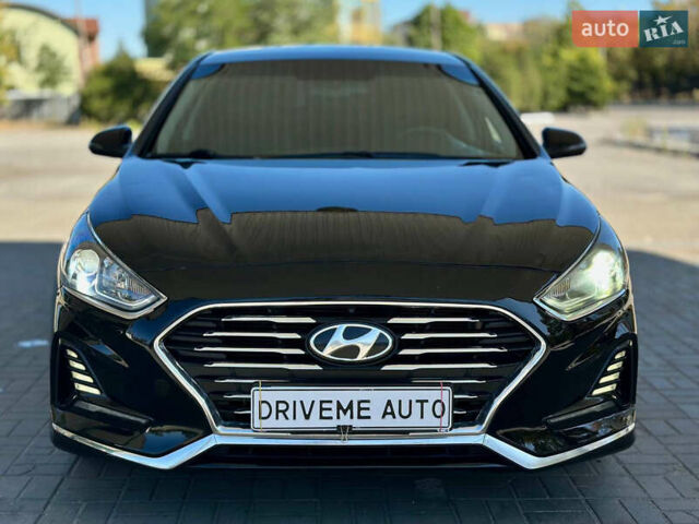Чорний Хендай Соната, об'ємом двигуна 2.4 л та пробігом 173 тис. км за 11899 $, фото 1 на Automoto.ua