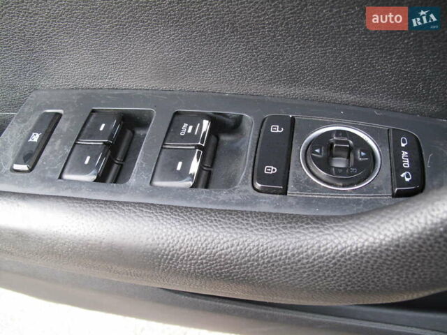 Чорний Хендай Соната, об'ємом двигуна 2 л та пробігом 370 тис. км за 13300 $, фото 16 на Automoto.ua