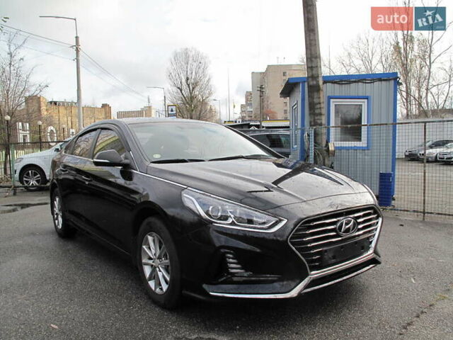 Чорний Хендай Соната, об'ємом двигуна 2 л та пробігом 370 тис. км за 13300 $, фото 1 на Automoto.ua