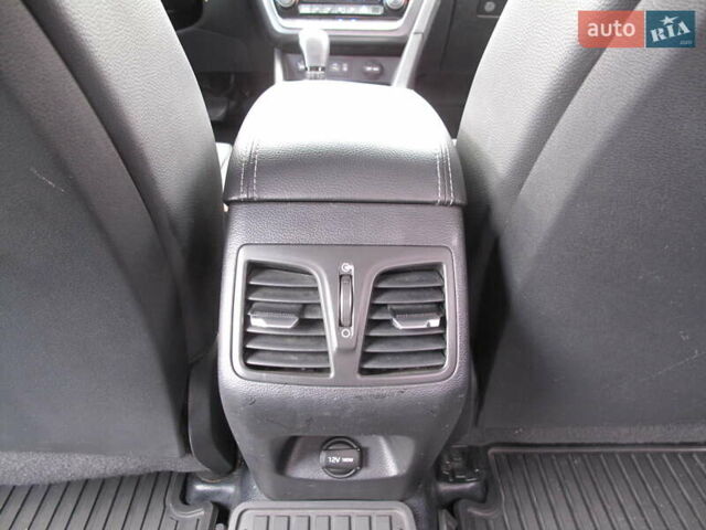 Чорний Хендай Соната, об'ємом двигуна 2 л та пробігом 370 тис. км за 13300 $, фото 34 на Automoto.ua