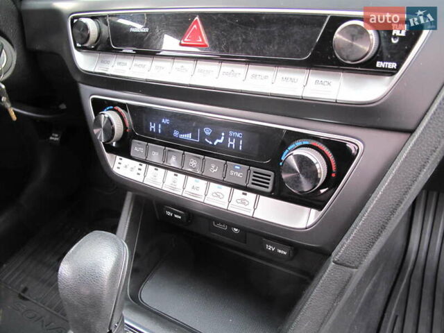 Чорний Хендай Соната, об'ємом двигуна 2 л та пробігом 370 тис. км за 13300 $, фото 44 на Automoto.ua