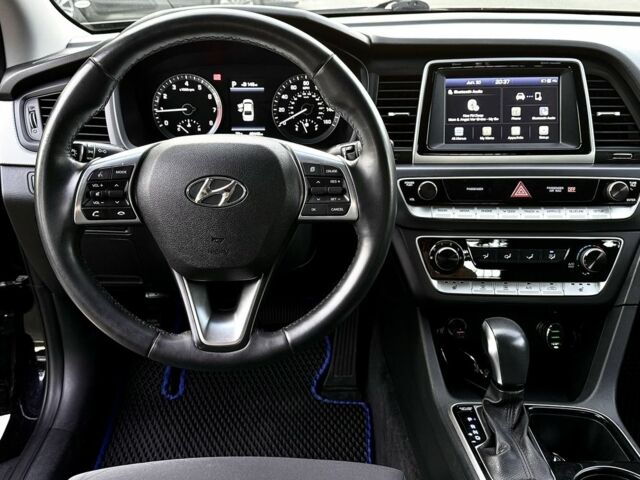 Черный Хендай Соната, объемом двигателя 0 л и пробегом 80 тыс. км за 12500 $, фото 8 на Automoto.ua