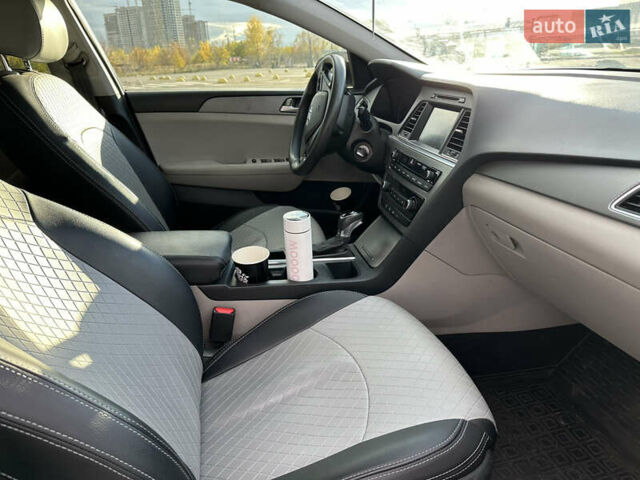 Черный Хендай Соната, объемом двигателя 2.36 л и пробегом 132 тыс. км за 12500 $, фото 17 на Automoto.ua