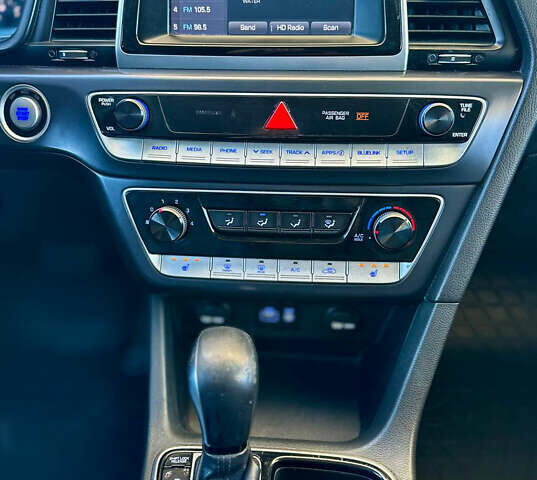 Чорний Хендай Соната, об'ємом двигуна 2.4 л та пробігом 173 тис. км за 11899 $, фото 27 на Automoto.ua