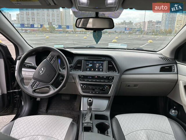 Черный Хендай Соната, объемом двигателя 2.36 л и пробегом 132 тыс. км за 12500 $, фото 14 на Automoto.ua
