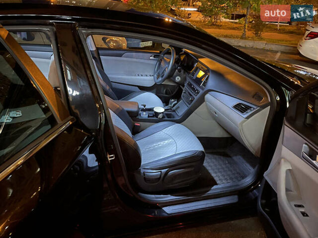 Черный Хендай Соната, объемом двигателя 2.36 л и пробегом 132 тыс. км за 12500 $, фото 24 на Automoto.ua