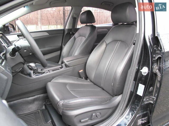 Чорний Хендай Соната, об'ємом двигуна 2 л та пробігом 370 тис. км за 13300 $, фото 20 на Automoto.ua