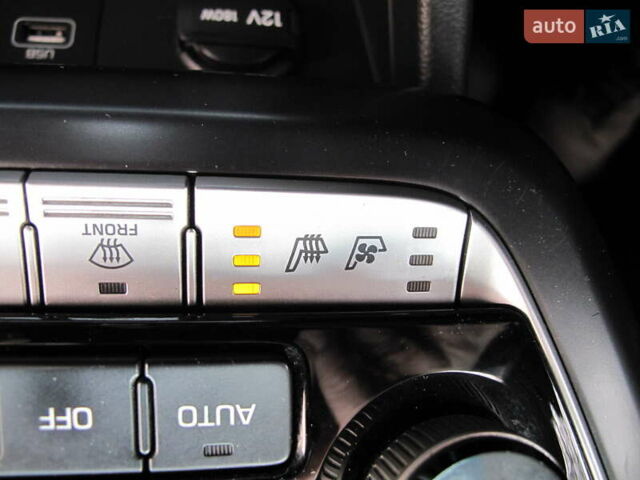 Чорний Хендай Соната, об'ємом двигуна 2 л та пробігом 370 тис. км за 13300 $, фото 70 на Automoto.ua