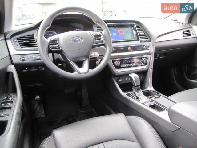 Чорний Хендай Соната, об'ємом двигуна 2 л та пробігом 370 тис. км за 13300 $, фото 30 на Automoto.ua