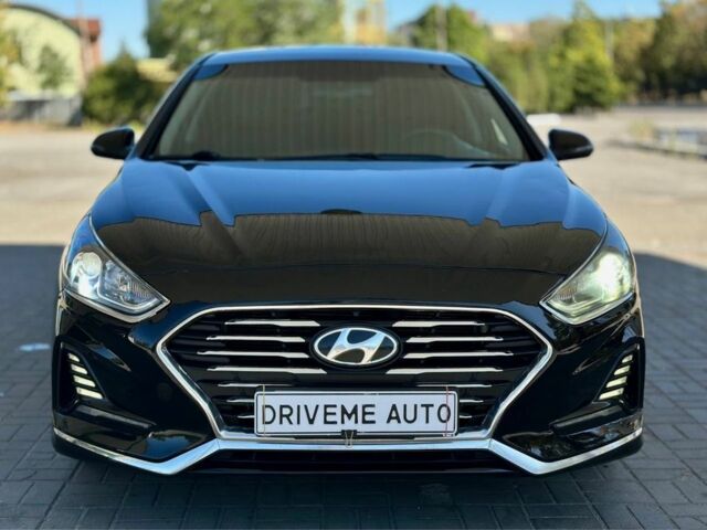 Черный Хендай Соната, объемом двигателя 2.4 л и пробегом 173 тыс. км за 11799 $, фото 1 на Automoto.ua