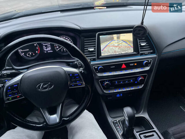 Чорний Хендай Соната, об'ємом двигуна 2 л та пробігом 240 тис. км за 14500 $, фото 6 на Automoto.ua