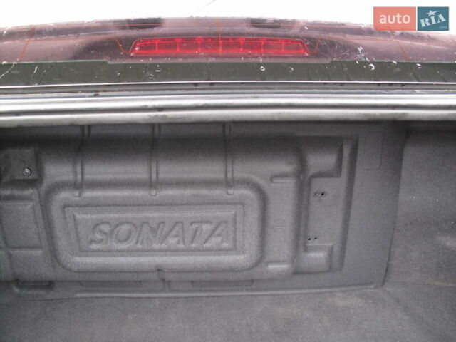 Чорний Хендай Соната, об'ємом двигуна 2 л та пробігом 370 тис. км за 13300 $, фото 36 на Automoto.ua