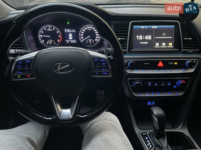 Чорний Хендай Соната, об'ємом двигуна 2 л та пробігом 240 тис. км за 14500 $, фото 7 на Automoto.ua