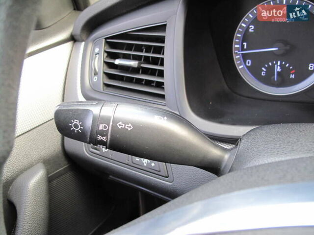 Чорний Хендай Соната, об'ємом двигуна 2 л та пробігом 370 тис. км за 13300 $, фото 60 на Automoto.ua