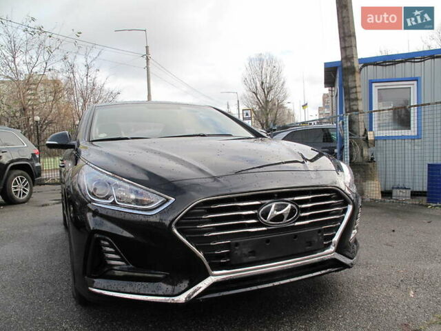 Чорний Хендай Соната, об'ємом двигуна 2 л та пробігом 370 тис. км за 13300 $, фото 4 на Automoto.ua