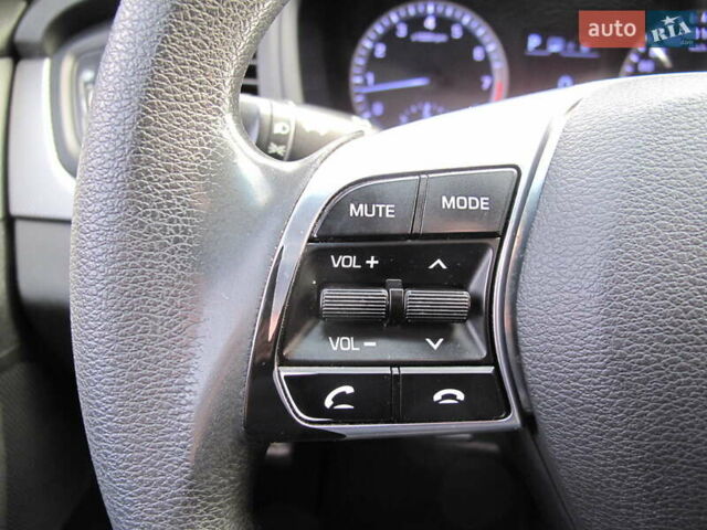 Чорний Хендай Соната, об'ємом двигуна 2 л та пробігом 370 тис. км за 13300 $, фото 58 на Automoto.ua