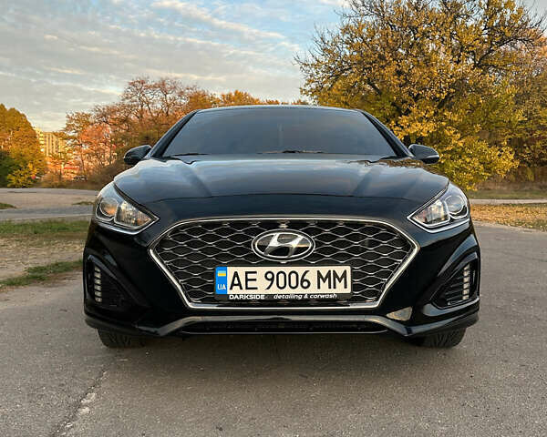 Чорний Хендай Соната, об'ємом двигуна 2.36 л та пробігом 153 тис. км за 14000 $, фото 2 на Automoto.ua