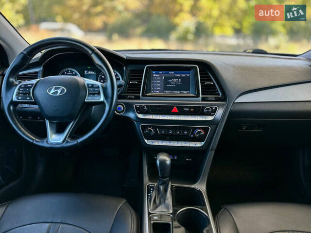 Чорний Хендай Соната, об'ємом двигуна 2.4 л та пробігом 173 тис. км за 11899 $, фото 26 на Automoto.ua