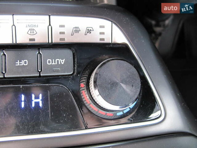 Чорний Хендай Соната, об'ємом двигуна 2 л та пробігом 370 тис. км за 13300 $, фото 67 на Automoto.ua