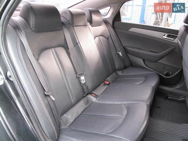 Чорний Хендай Соната, об'ємом двигуна 2 л та пробігом 370 тис. км за 13300 $, фото 47 на Automoto.ua