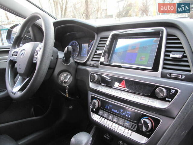 Чорний Хендай Соната, об'ємом двигуна 2 л та пробігом 370 тис. км за 13300 $, фото 43 на Automoto.ua