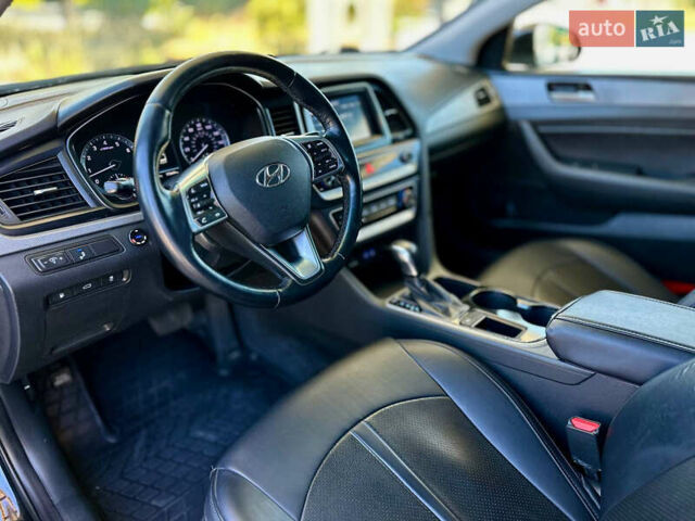 Чорний Хендай Соната, об'ємом двигуна 2.4 л та пробігом 173 тис. км за 11899 $, фото 9 на Automoto.ua