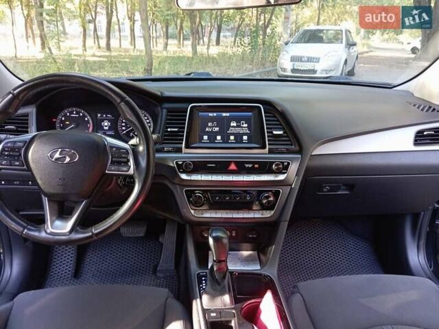 Чорний Хендай Соната, об'ємом двигуна 2.36 л та пробігом 103 тис. км за 12100 $, фото 3 на Automoto.ua