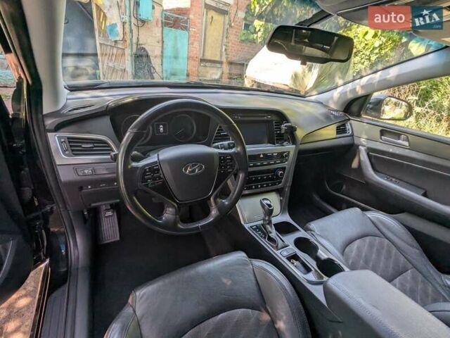 Чорний Хендай Соната, об'ємом двигуна 2.36 л та пробігом 162 тис. км за 13000 $, фото 4 на Automoto.ua