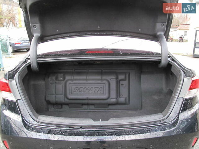Чорний Хендай Соната, об'ємом двигуна 2 л та пробігом 370 тис. км за 13300 $, фото 37 на Automoto.ua