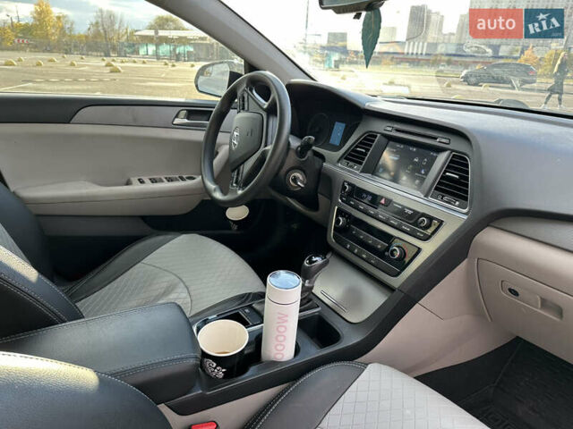 Черный Хендай Соната, объемом двигателя 2.36 л и пробегом 132 тыс. км за 12500 $, фото 19 на Automoto.ua