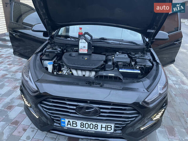 Чорний Хендай Соната, об'ємом двигуна 2 л та пробігом 240 тис. км за 14500 $, фото 17 на Automoto.ua