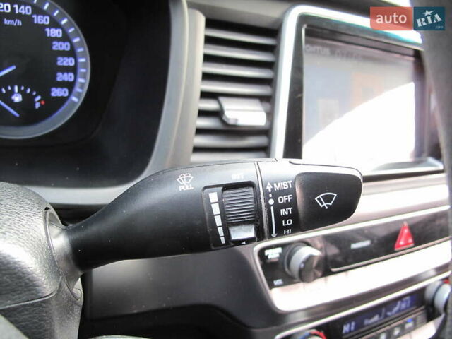 Чорний Хендай Соната, об'ємом двигуна 2 л та пробігом 370 тис. км за 13300 $, фото 61 на Automoto.ua