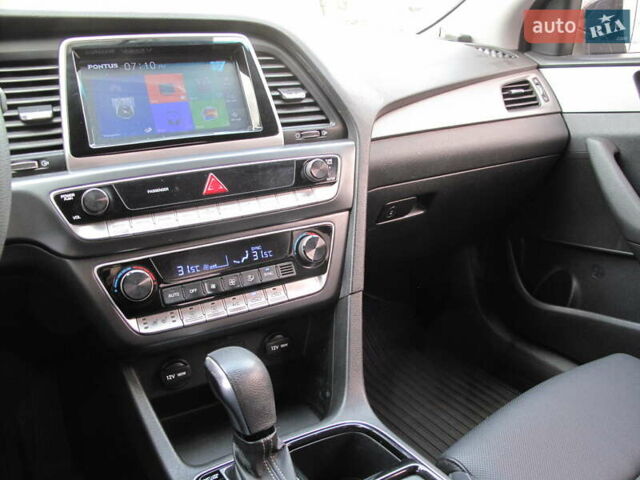 Чорний Хендай Соната, об'ємом двигуна 2 л та пробігом 370 тис. км за 13300 $, фото 76 на Automoto.ua