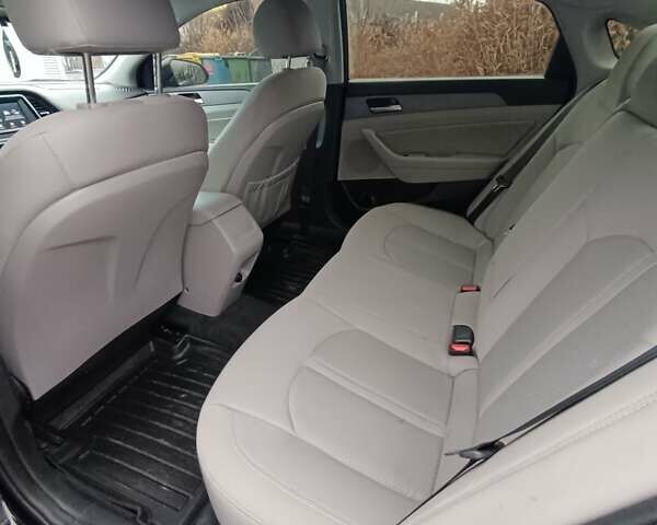 Черный Хендай Соната, объемом двигателя 2.36 л и пробегом 70 тыс. км за 11700 $, фото 3 на Automoto.ua