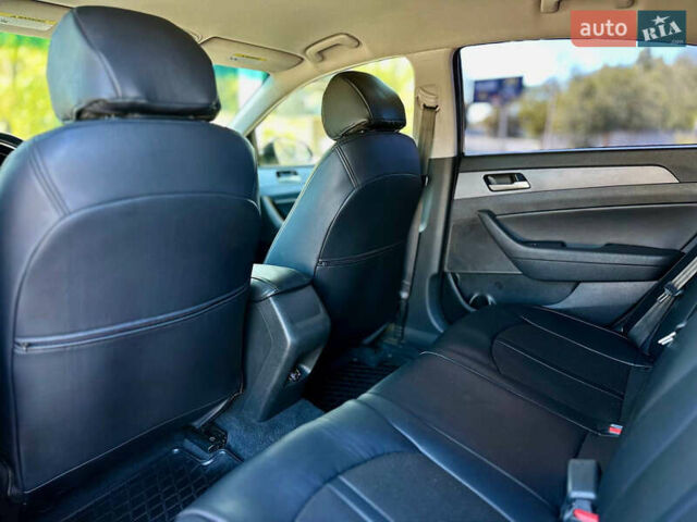 Чорний Хендай Соната, об'ємом двигуна 2.4 л та пробігом 173 тис. км за 11899 $, фото 12 на Automoto.ua