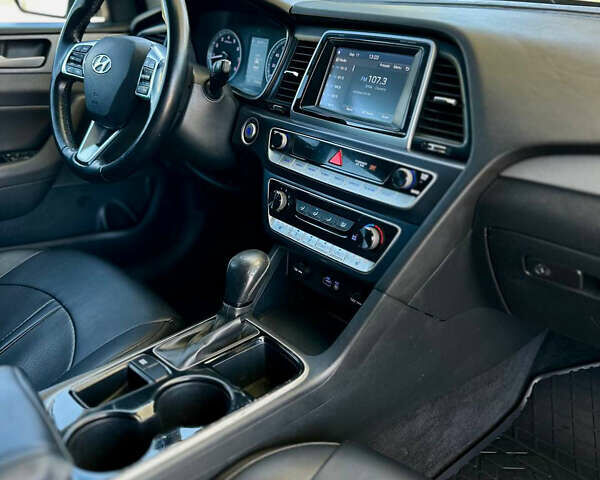 Чорний Хендай Соната, об'ємом двигуна 2.4 л та пробігом 173 тис. км за 11899 $, фото 24 на Automoto.ua