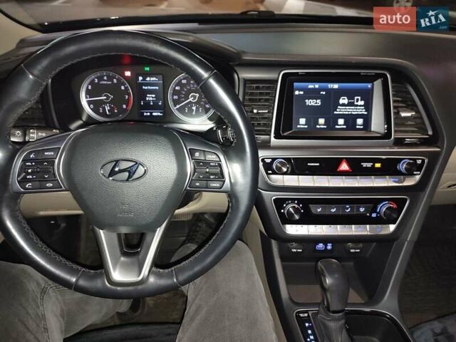 Чорний Хендай Соната, об'ємом двигуна 2.36 л та пробігом 90 тис. км за 12500 $, фото 4 на Automoto.ua