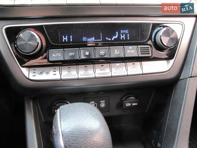 Чорний Хендай Соната, об'ємом двигуна 2 л та пробігом 370 тис. км за 13300 $, фото 66 на Automoto.ua