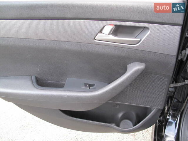 Чорний Хендай Соната, об'ємом двигуна 2 л та пробігом 370 тис. км за 13300 $, фото 26 на Automoto.ua